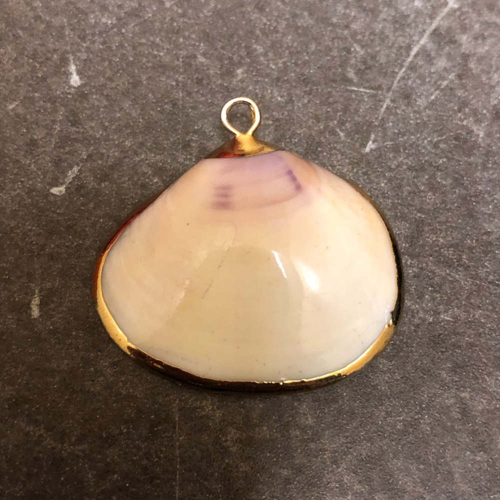 14k gold seashell pendant